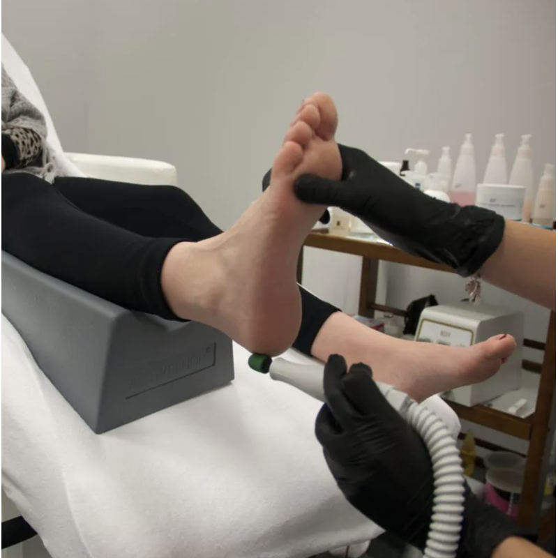 Pediküre-Fußstütze Weiß-HANDAUFLAGE-Double Beauty Shop