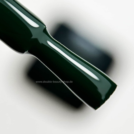 208 Grassy Field Gel polish 8ml VICTORIA VYNN